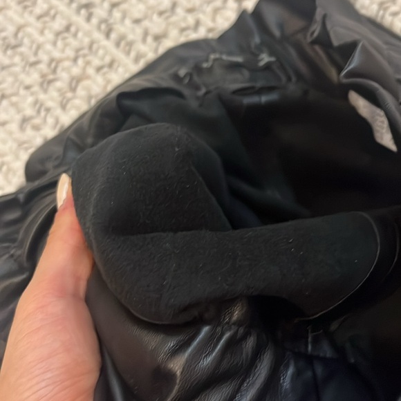 Black leather zara basic shorts like new size Xs - Picture 4 of 4